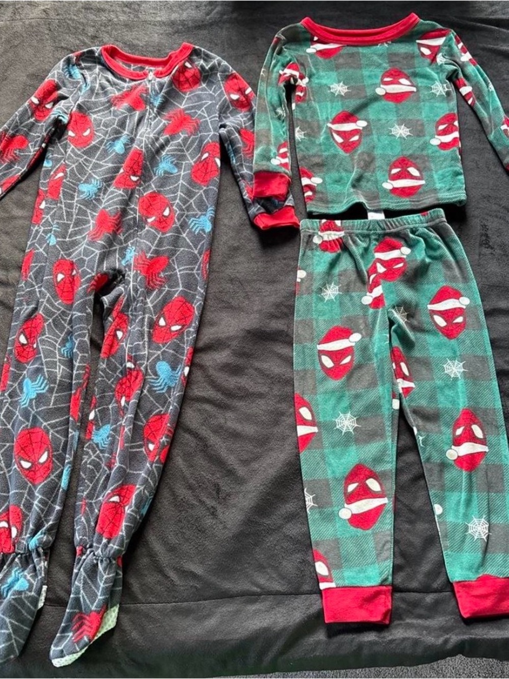 Marvel Kids Spider-Man Holiday Fleece Pajama Set - Red & Green